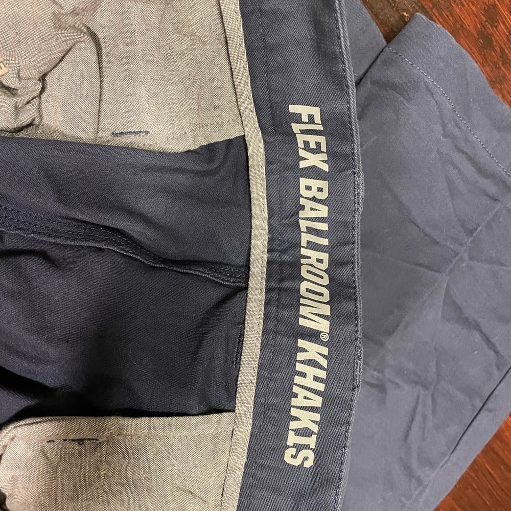 Duluth Trading Co Kahkis Men's Size 42x32 Flex Ballroom Navy Blue Trim Fit